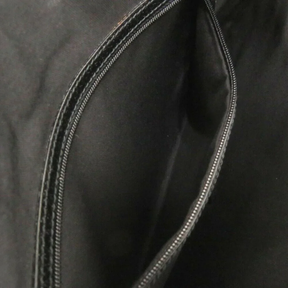 GUCCI Black Leather Shoulder Bag - Picture 8 of 9